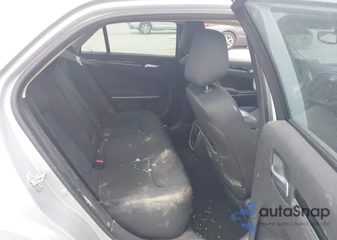 2023 Chrysler 300 Touring z USA, uszkodzony, nr VIN 2C3CCAAG6PH537925